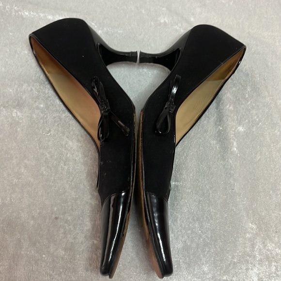 Chanel Cap-toe Pumps - Picture 5 of 7